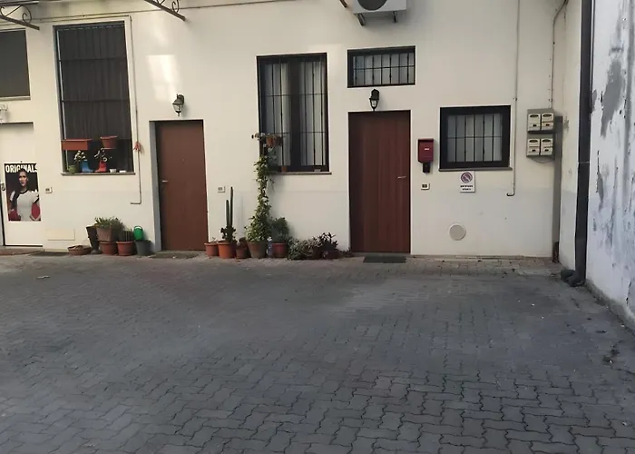 La casa nel cortile-Free parking